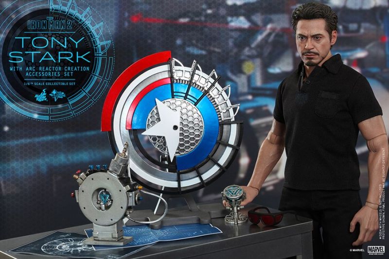 Hot Toys - Iron Man 2 - Tony Stark with Arc Reactor Creation Accessories_PR04.jpg
