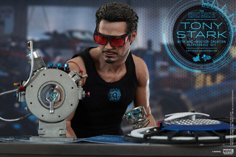 Hot Toys - Iron Man 2 - Tony Stark with Arc Reactor Creation Accessories_PR08.jpg