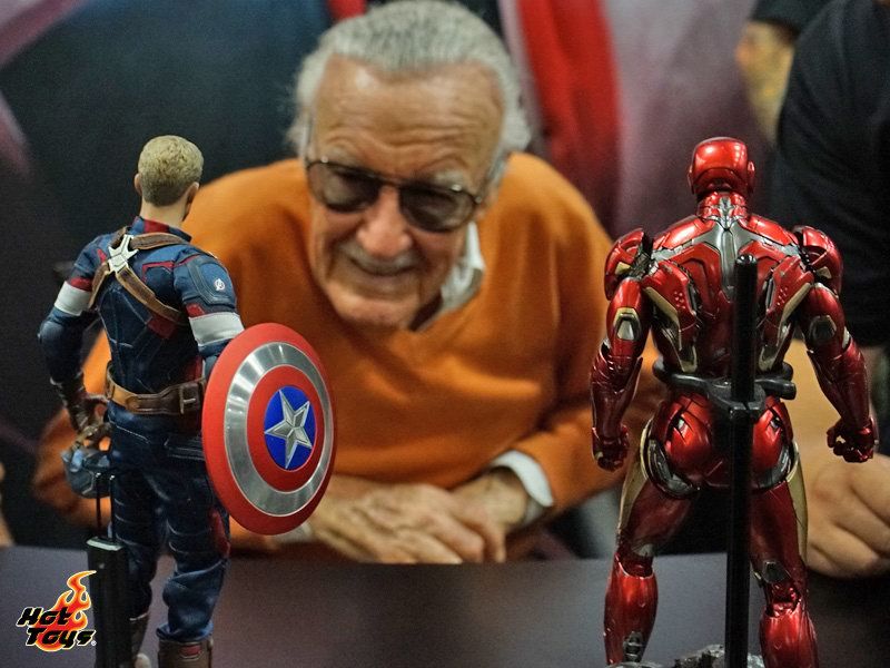Hot Toys - Living Legend Stan Lee Visits Hot Toys at SDCC2015_2.jpg