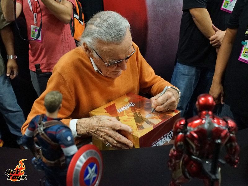 Hot Toys - Living Legend Stan Lee Visits Hot Toys at SDCC2015_3.jpg