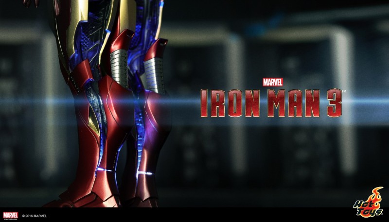 Hot Toys - Open Armor Iron Man Collectible.jpg