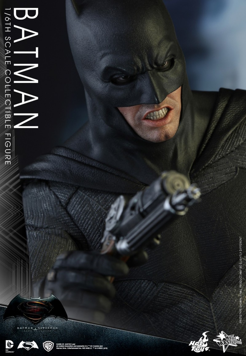 Hot-Toys---Batman-v-Superman---Batman-Collectible-Figure_PR18.jpg