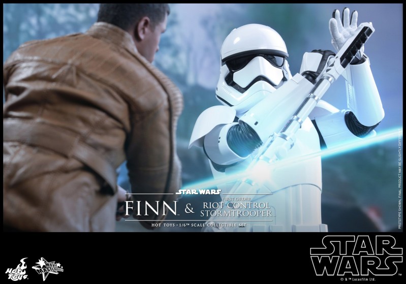 Hot Toys - SWTFA - Finn &amp; First Order Riot Control Stormtrooper Collectible Se.jpg
