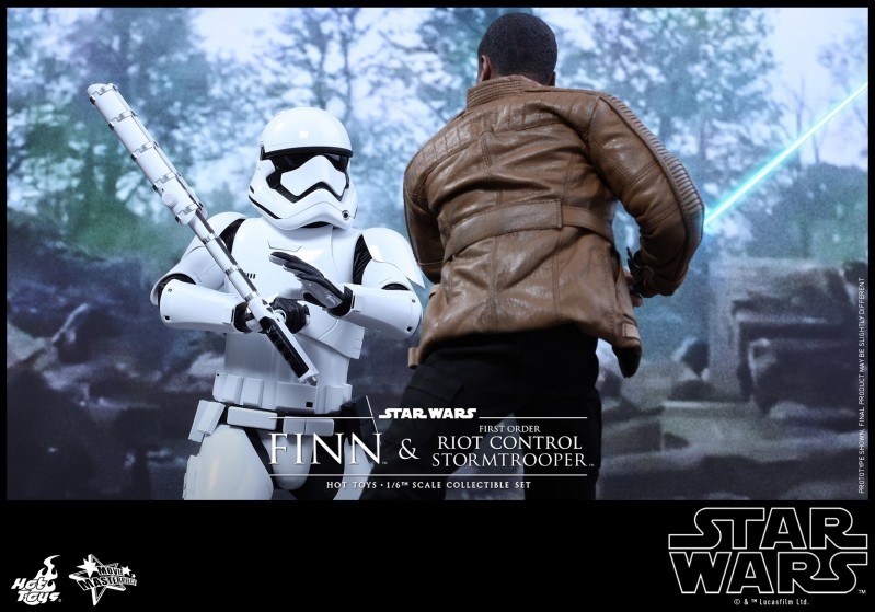 Hot Toys - SWTFA - Finn &amp; First Order Riot Control Stormtrooper Collectible Se.jpg