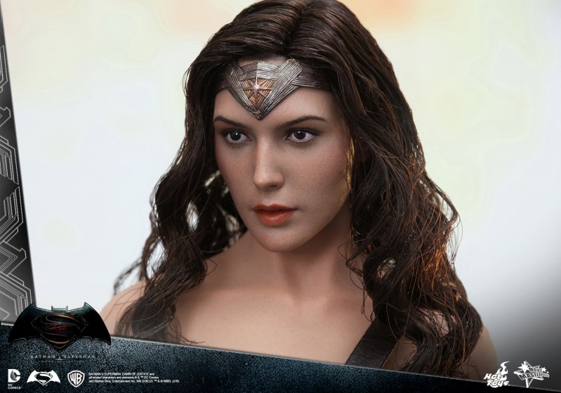 Hot Toys - BvS - Wonder Woman Collectible Figure_PR05.jpg