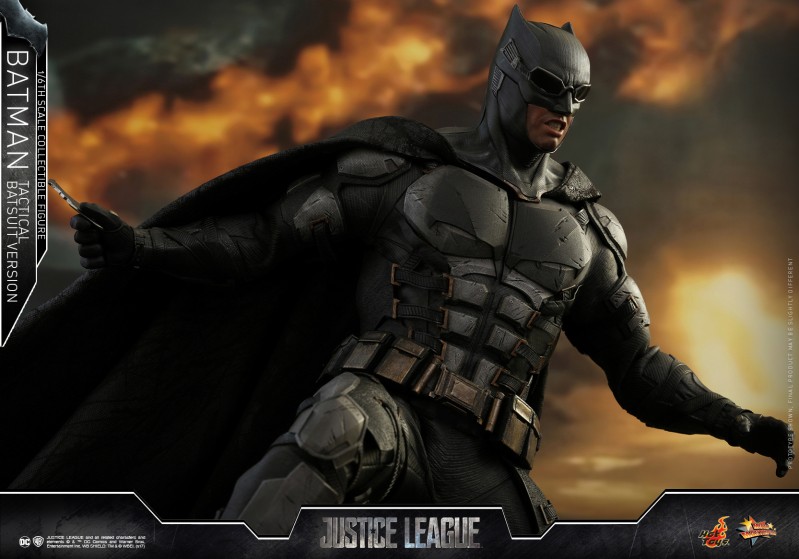Hot-Toys---Justice-League---Batman-(Tactical-Batsuit-Version)-Collectible-Figure_PR14.jpg