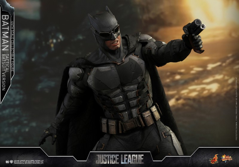 Hot-Toys---Justice-League---Batman-(Tactical-Batsuit-Version)-Collectible-Figure_PR15.jpg