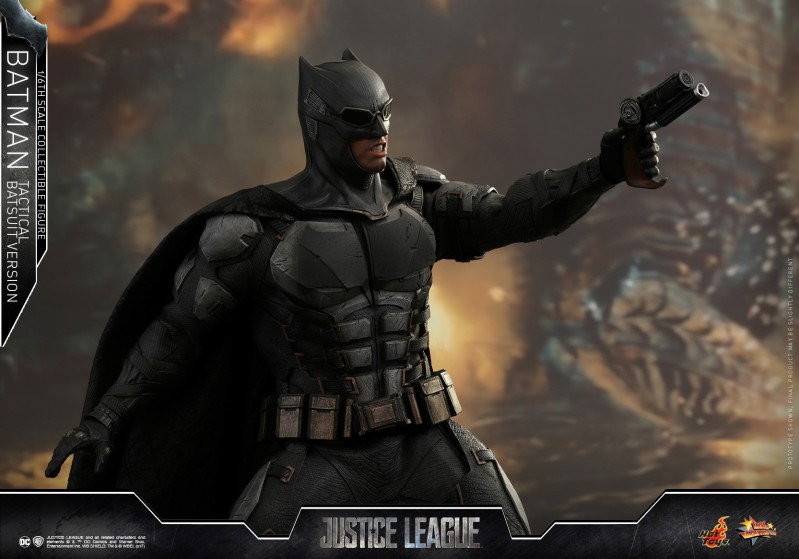 Hot-Toys---Justice-League---Batman-(Tactical-Batsuit-Version)-Collectible-Figure_PR16.jpg