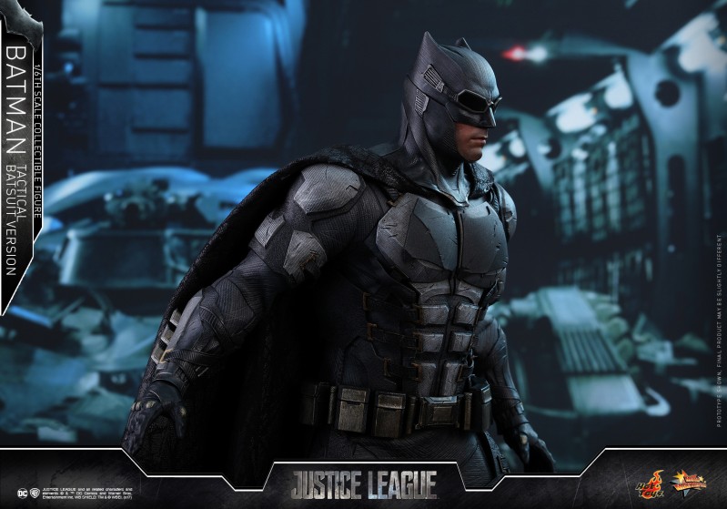 Hot-Toys---Justice-League---Batman-(Tactical-Batsuit-Version)-Collectible-Figure_PR19.jpg