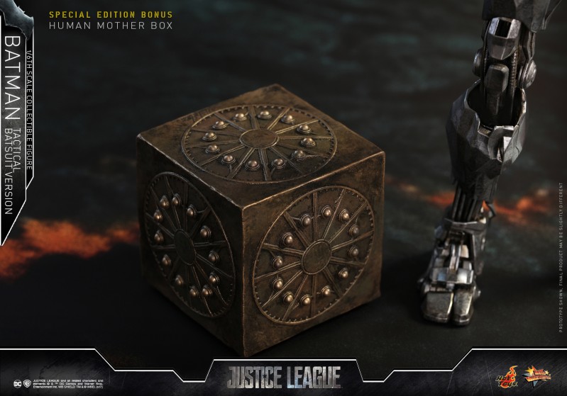Hot-Toys---Justice-League---Batman-(Tactical-Batsuit-Version)-Collectible-Figure.jpg