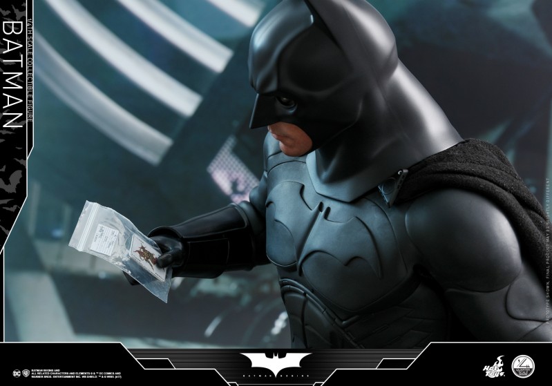 Hot-Toys---Batman-Begins---Batman-Collectible-Figure_PR07.jpg