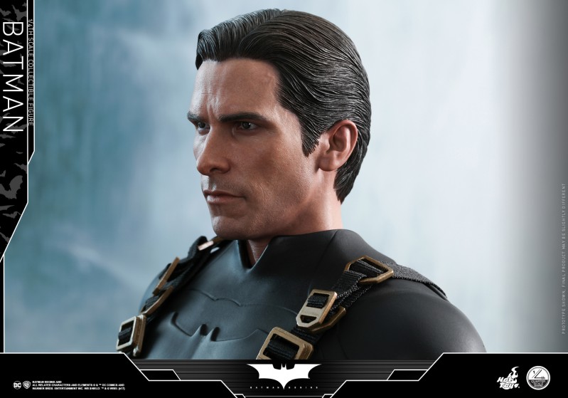 Hot-Toys---Batman-Begins---Batman-Collectible-Figure_PR08.jpg