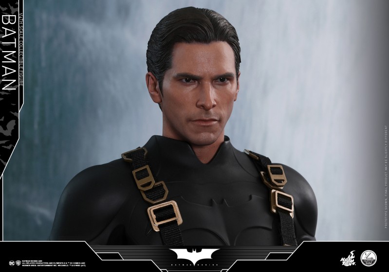 Hot-Toys---Batman-Begins---Batman-Collectible-Figure_PR10.jpg