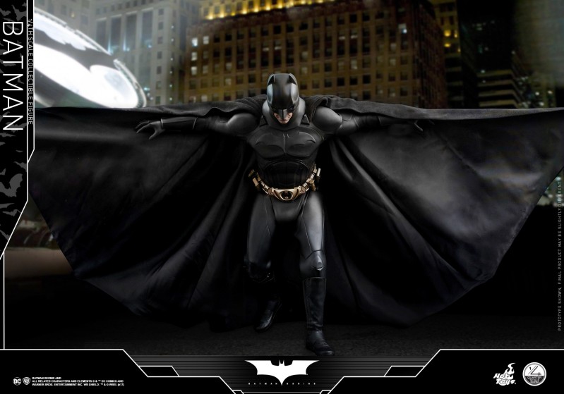 Hot-Toys---Batman-Begins---Batman-Collectible-Figure_PR11.jpg