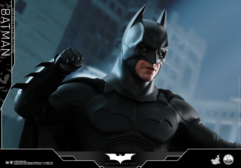 Hot-Toys---Batman-Begins---Batman-Collectible-Figure_PR12.jpg