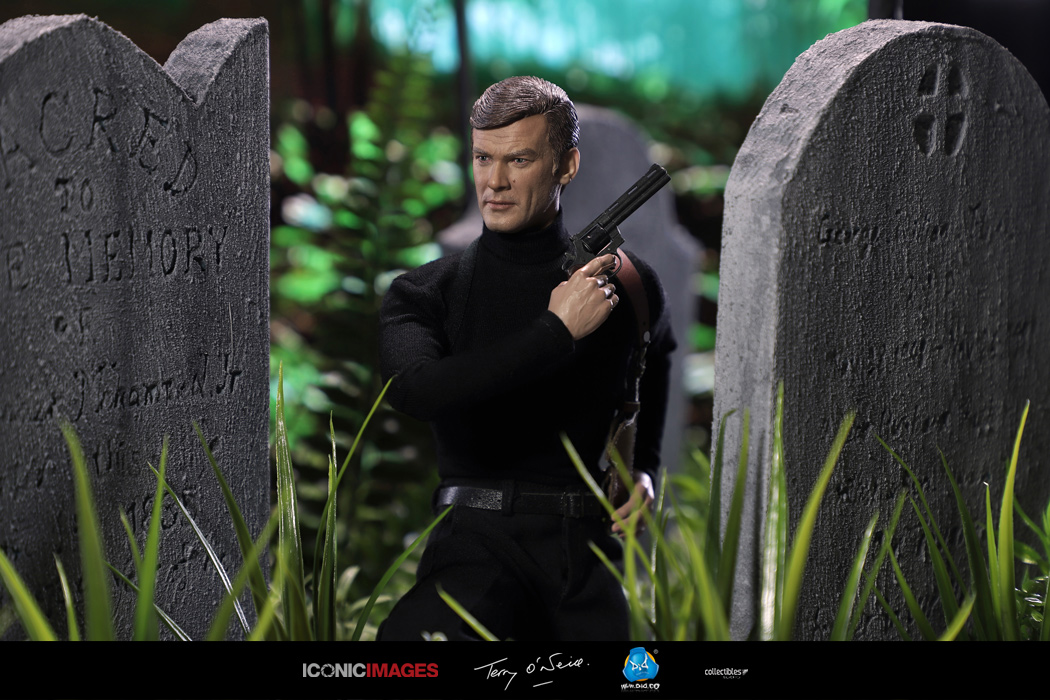 DID Roger Moore Officially Licensed Action Figure 3.jpg