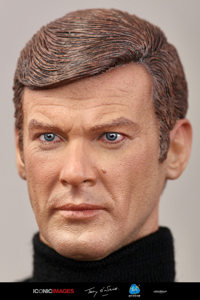 DID Roger Moore Officially Licensed Action Figure 7.jpg