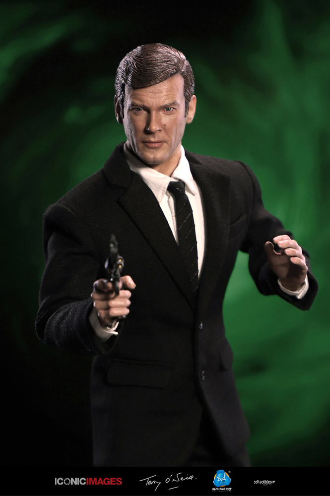 DID Roger Moore Officially Licensed Action Figure 12.jpg