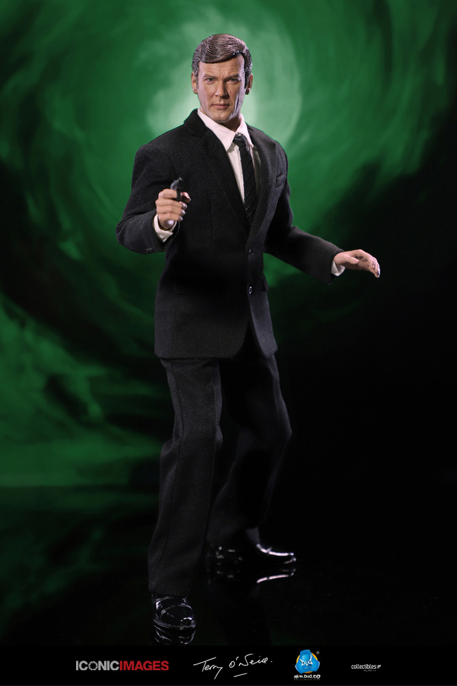 DID Roger Moore Officially Licensed Action Figure 14.jpg
