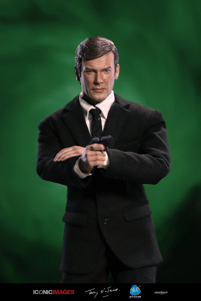 DID Roger Moore Officially Licensed Action Figure 15.jpg