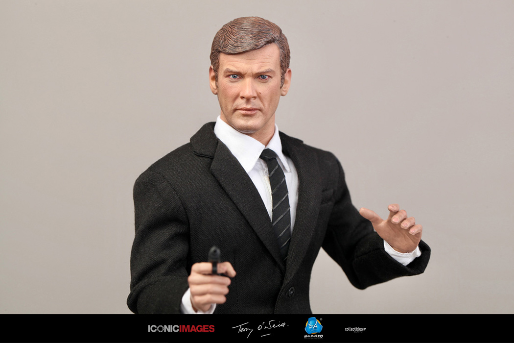 DID Roger Moore Officially Licensed Action Figure 16.jpg