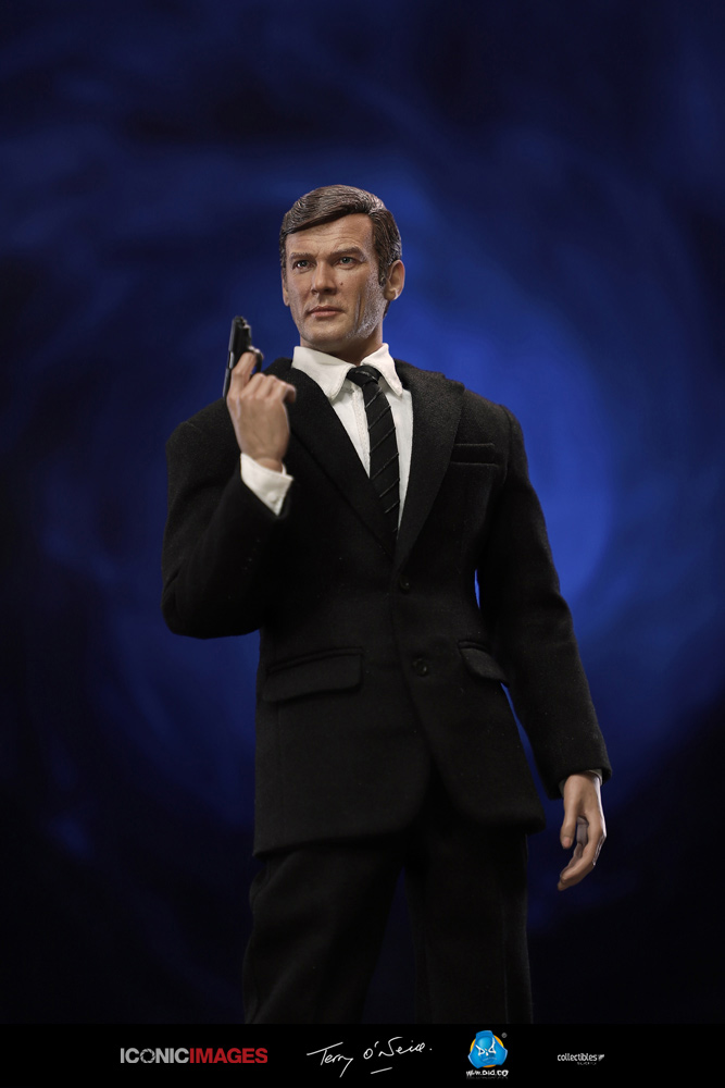 DID Roger Moore Officially Licensed Action Figure 18.jpg