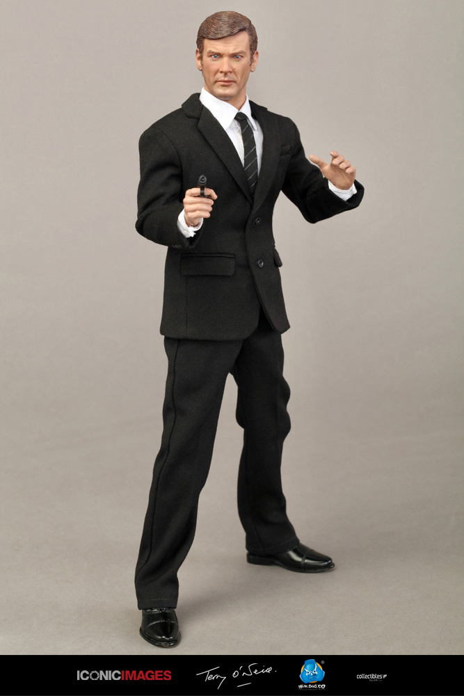 DID Roger Moore Officially Licensed Action Figure 19.jpg
