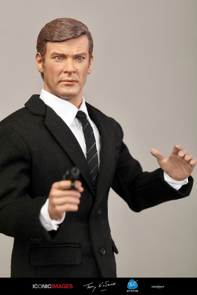 DID Roger Moore Officially Licensed Action Figure 21.jpg