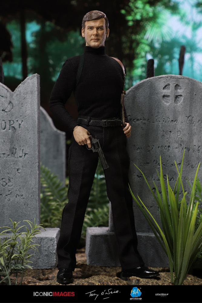 DID Roger Moore Officially Licensed Action Figure 23.jpg