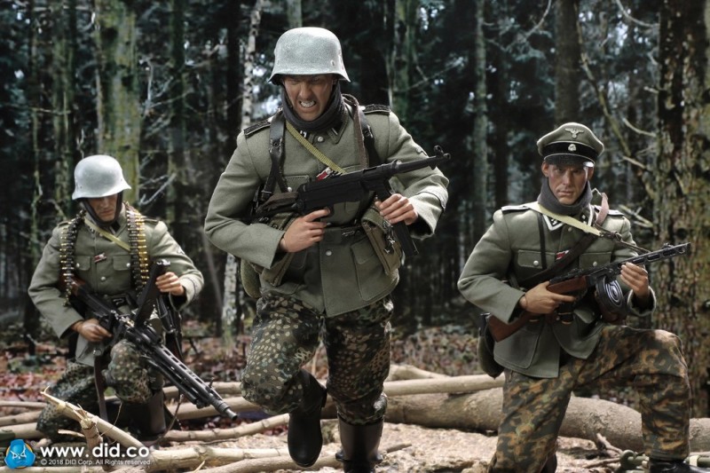 D80131 SS-Panzer-Divison Das Reich MG42 Gunner B Egon  1.jpg