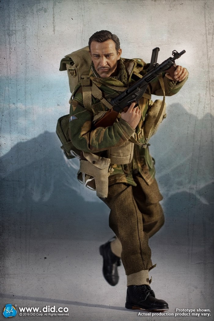 DID K80135 WWII British Airborne Red Devil Commander Roy 11.jpg