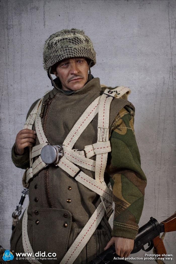 DID K80135 WWII British Airborne Red Devil Commander Roy 17.jpg