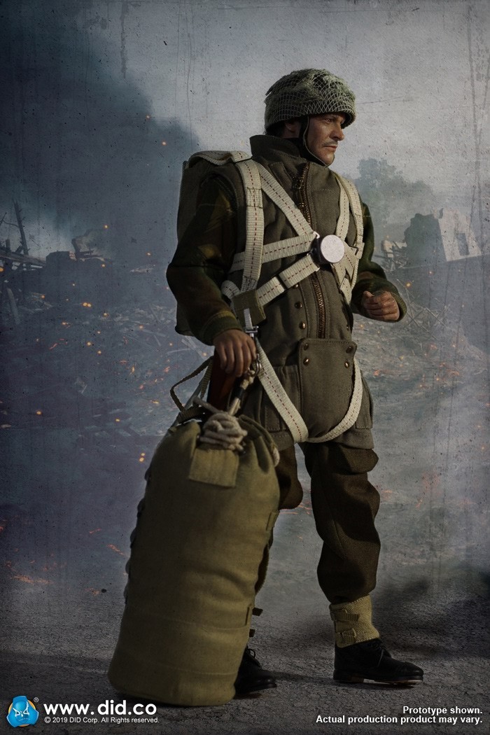 DID K80135 WWII British Airborne Red Devil Commander Roy 22.jpg