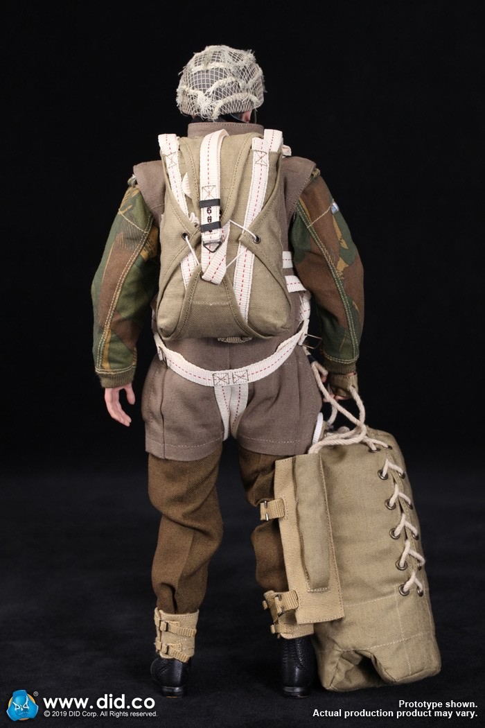 DID K80135 WWII British Airborne Red Devil Commander Roy 32.jpg