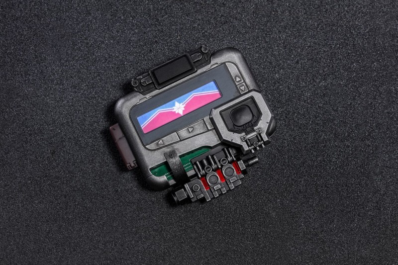 Hot Toys - Avengers Endgame - Captain Marvel Pager Life-Size Collectible_HR6.jpg