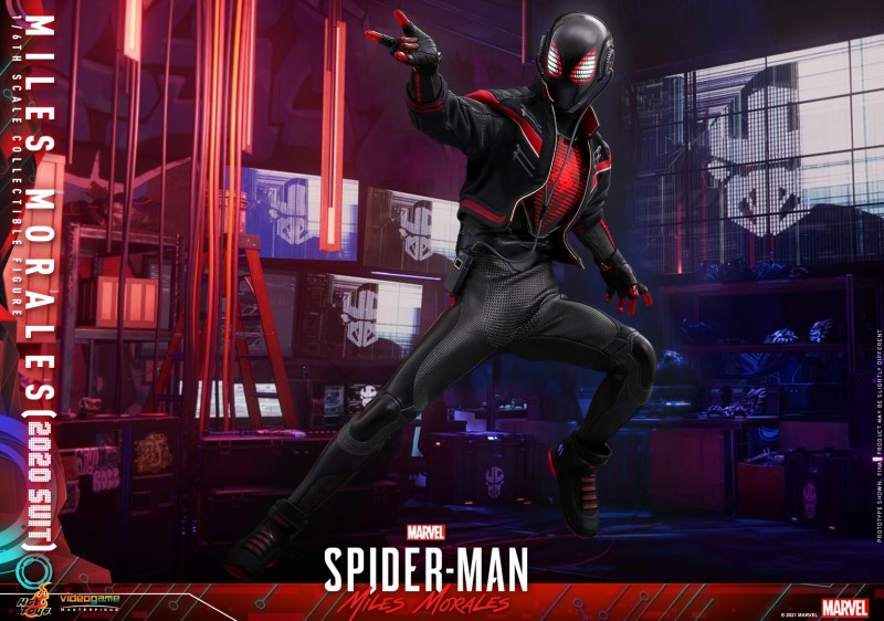 Hot Toys - SMMM - Miles Morales (2020 Suit) collectible_PR13.jpg
