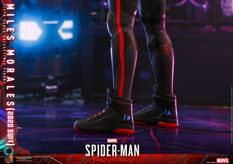 Hot Toys - SMMM - Miles Morales (2020 Suit) collectible_PR19.jpg