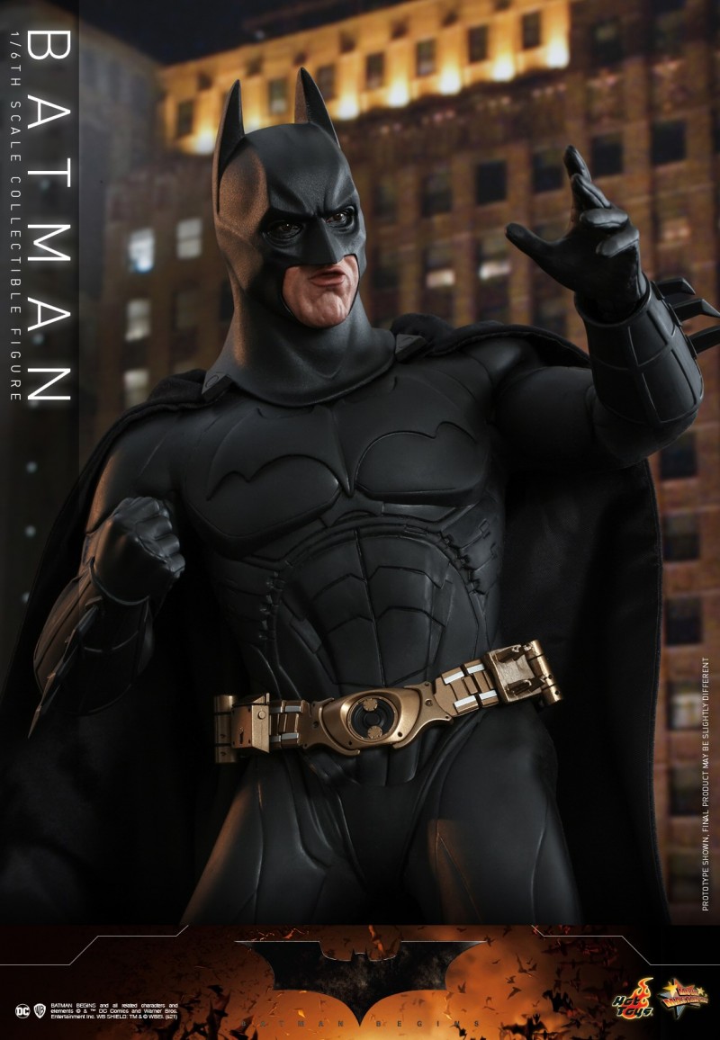 Hot Toys - Batman Begins - Batman collectible figure_PR5.jpg