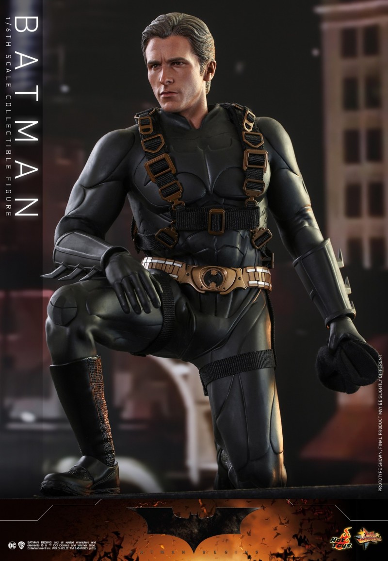 Hot Toys - Batman Begins - Batman collectible figure_PR15.jpg
