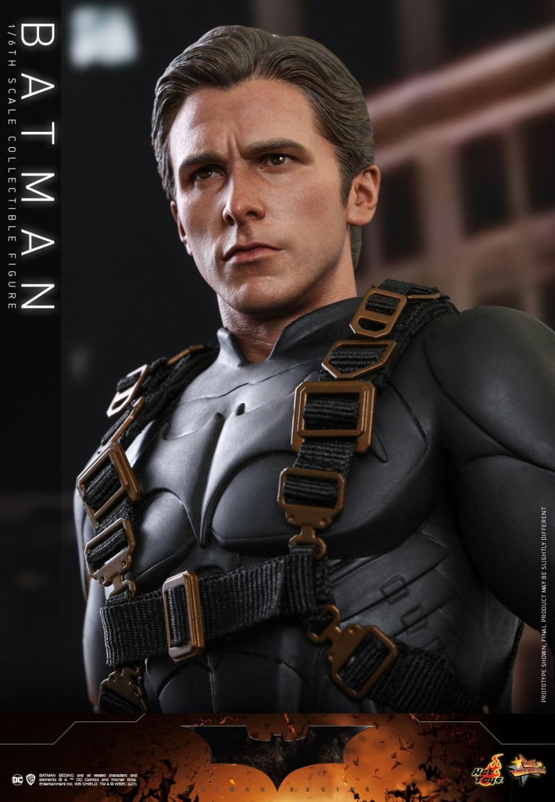 Hot Toys - Batman Begins - Batman collectible figure_PR17.jpg