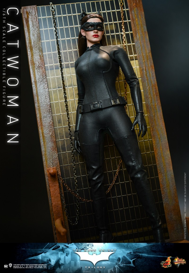 Hot-Toys-TDK-Trilogy-Catwoman-collectible-figure_PR2.jpg
