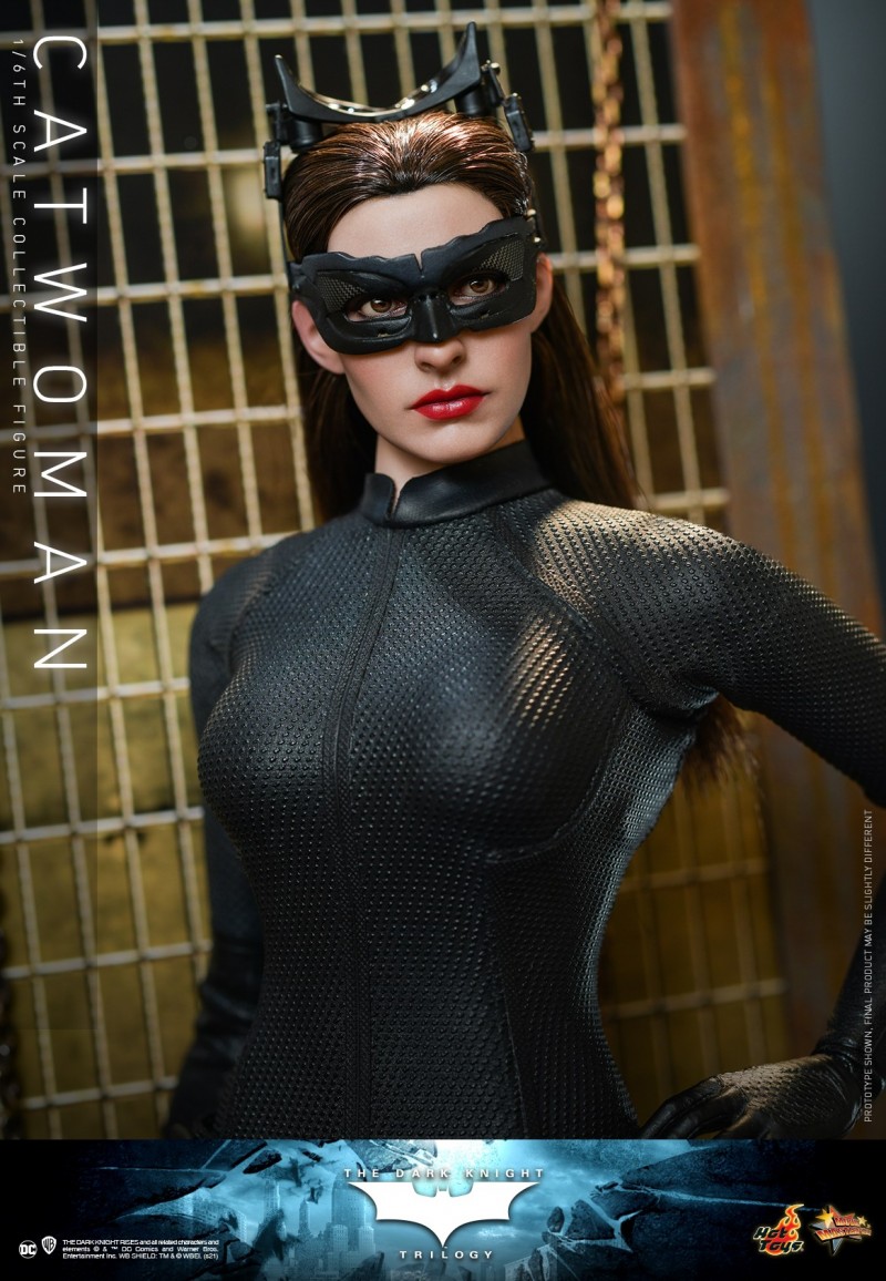 Hot-Toys-TDK-Trilogy-Catwoman-collectible-figure_PR4.jpg