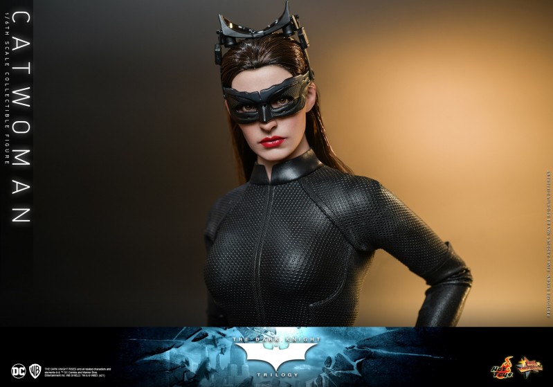 Hot-Toys-TDK-Trilogy-Catwoman-collectible-figure_PR11.jpg