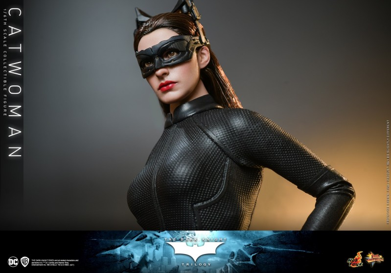 Hot-Toys-TDK-Trilogy-Catwoman-collectible-figure_PR10.jpg