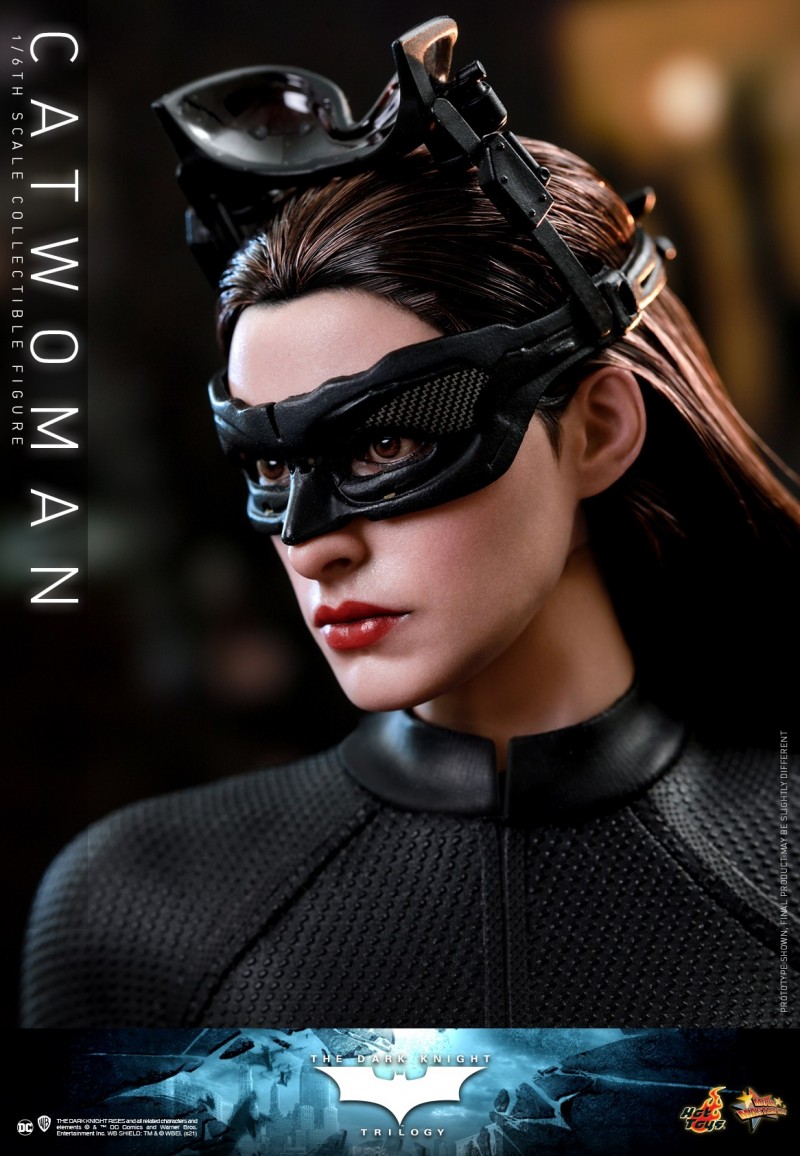 Hot-Toys-TDK-Trilogy-Catwoman-collectible-figure_PR12.jpg