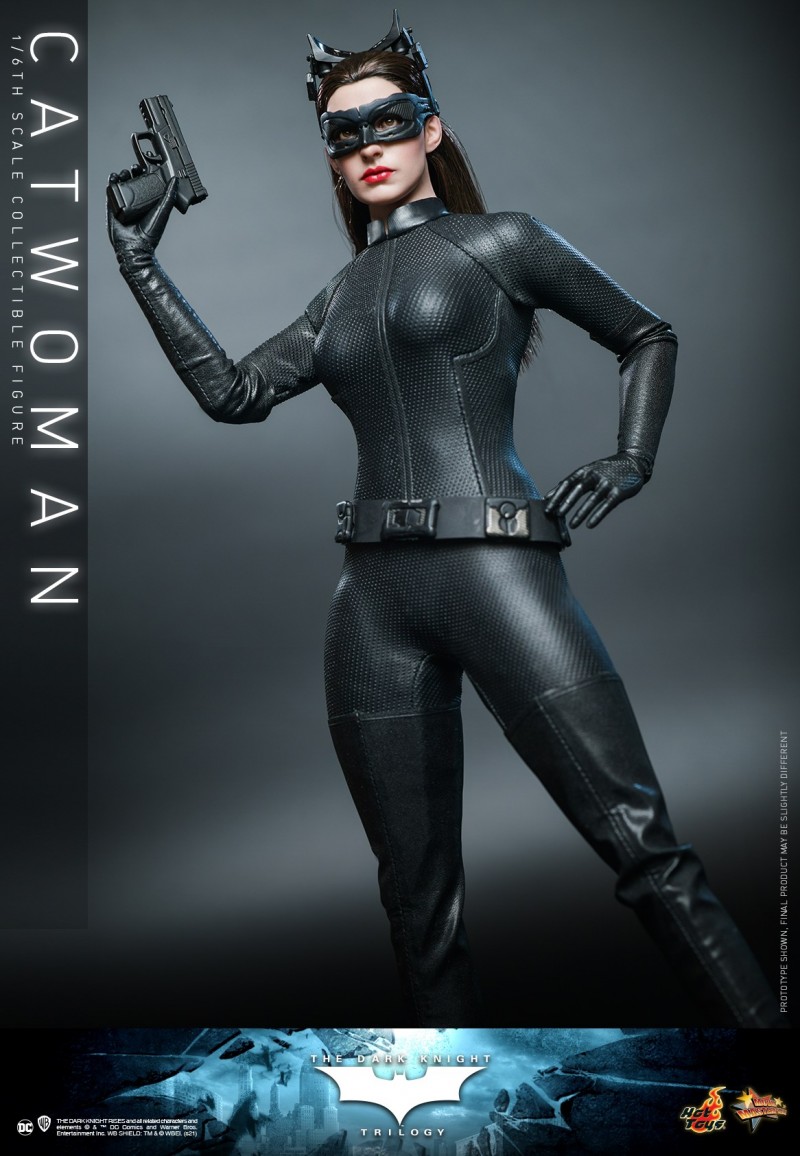 Hot-Toys-TDK-Trilogy-Catwoman-collectible-figure_PR13.jpg