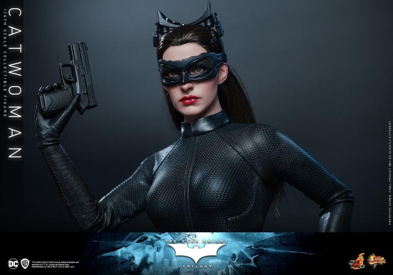 Hot-Toys-TDK-Trilogy-Catwoman-collectible-figure_PR15.jpg