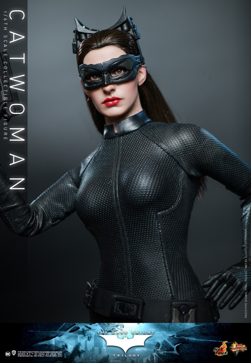 Hot-Toys-TDK-Trilogy-Catwoman-collectible-figure_PR14.jpg