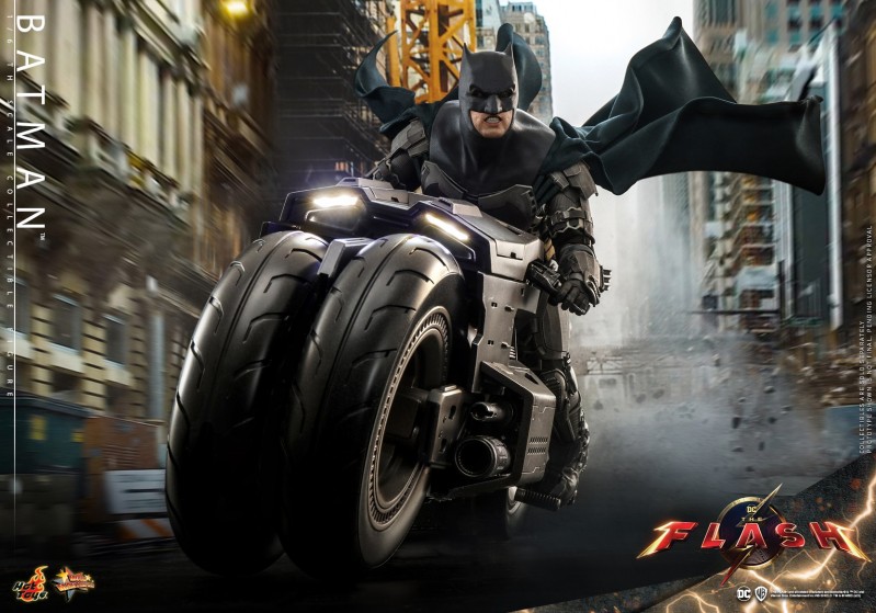 Hot Toys - The Flash - Batman Figure_PR7.jpg