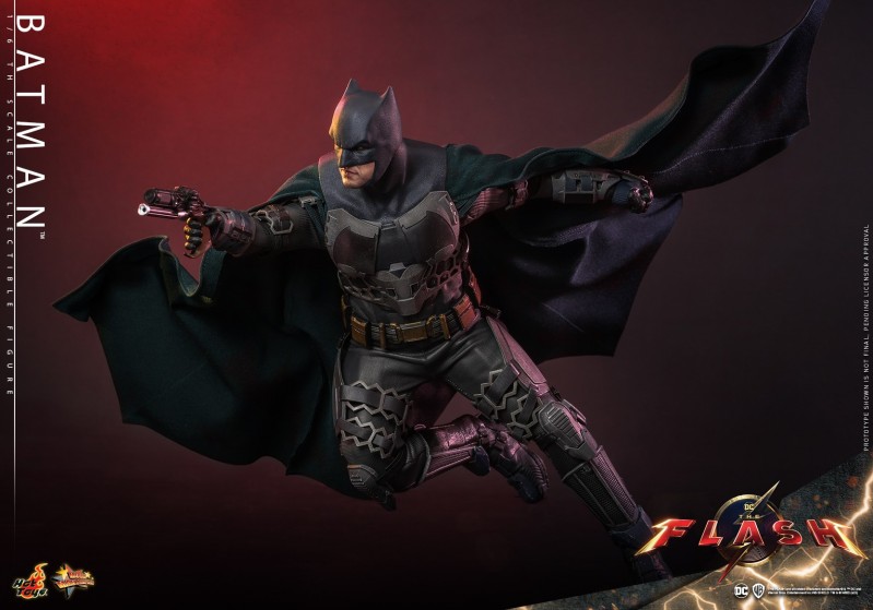 Hot Toys - The Flash - Batman Figure_PR8.jpg